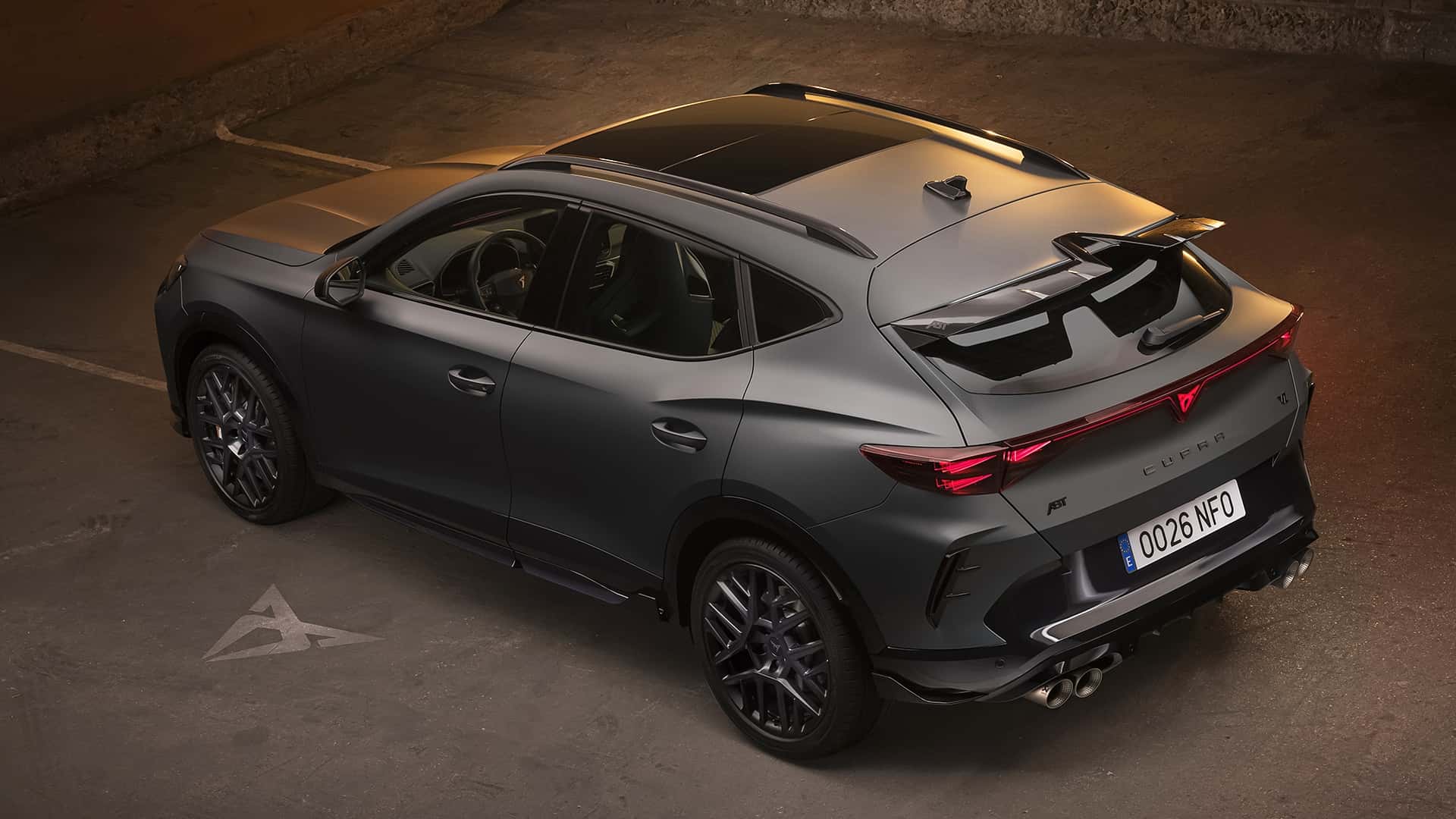 Vista 3/4 dall'alto della Cupra Formentor custom by ABT.