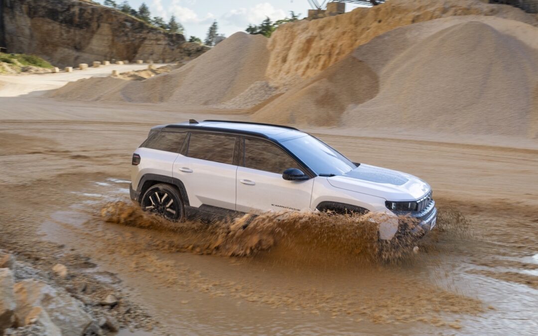 Nuova Jeep Compass 4xe: due motori e 3.100 N m di coppia